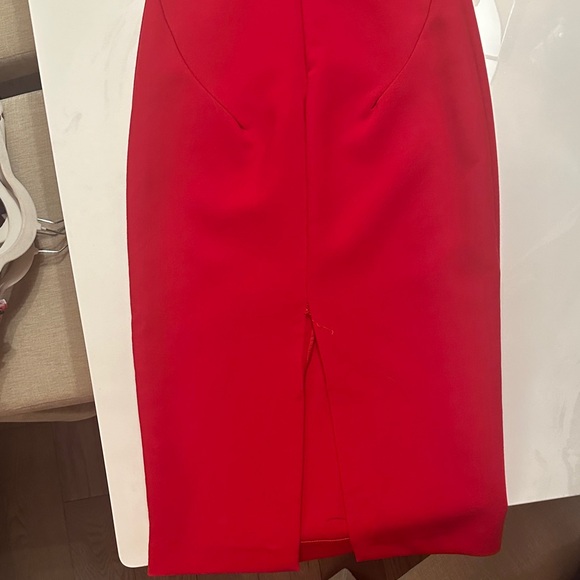 Zara Elegant Red Off-Shoulder Dress - Picture 7 of 8
